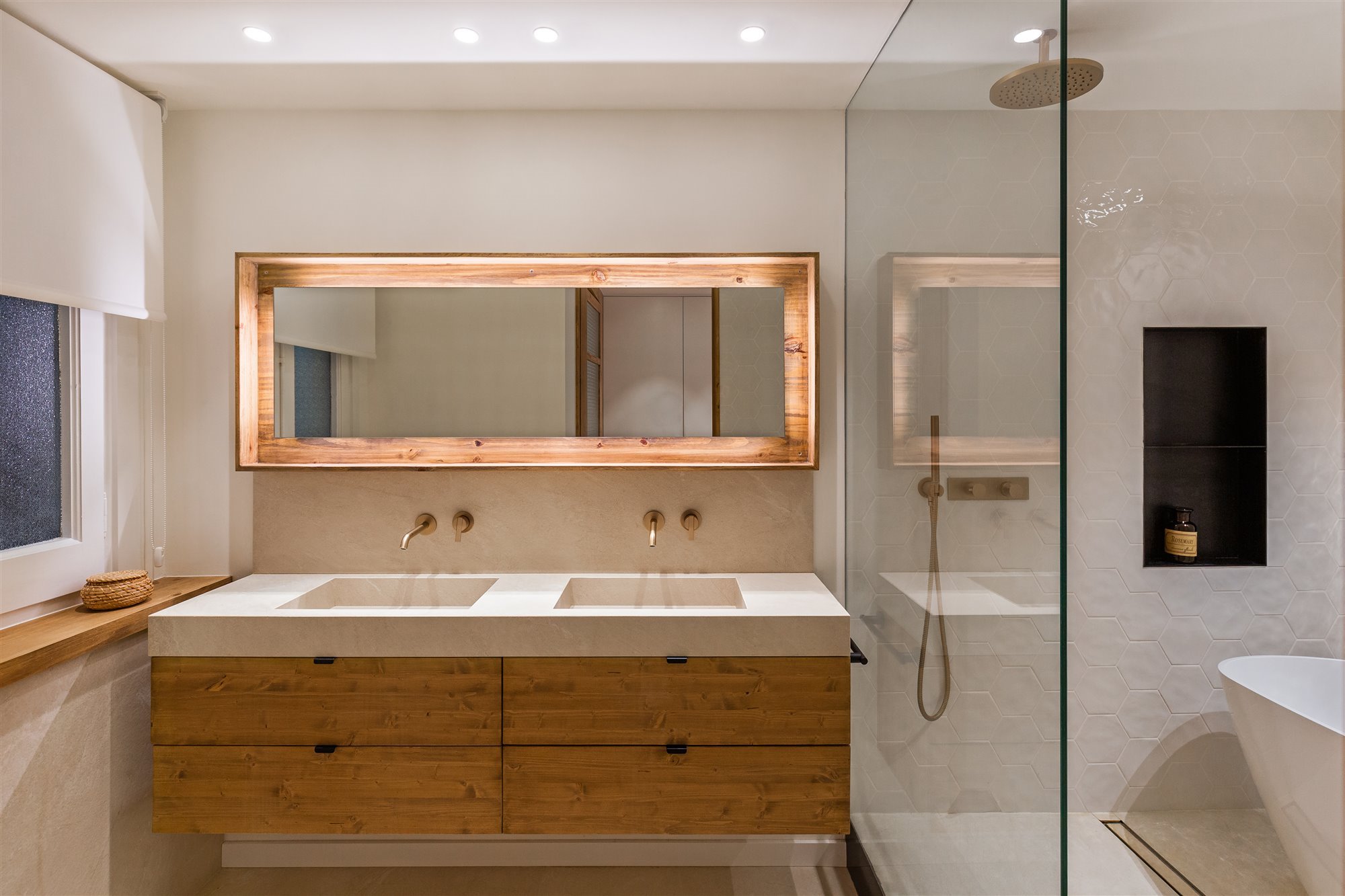 Piso reformado en Barcelona con mucha luz baño