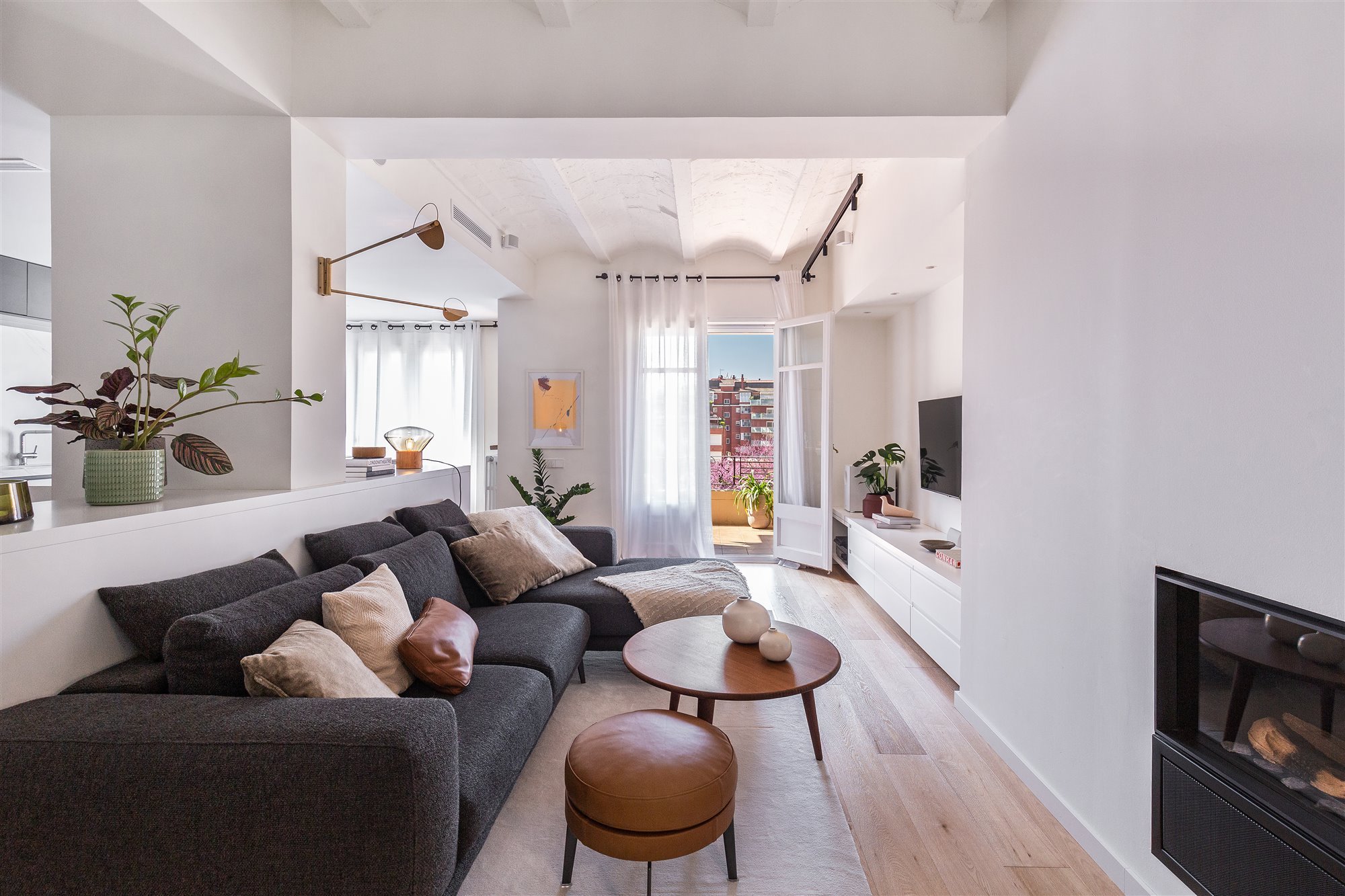 Piso reformado en Barcelona con mucha luz salon