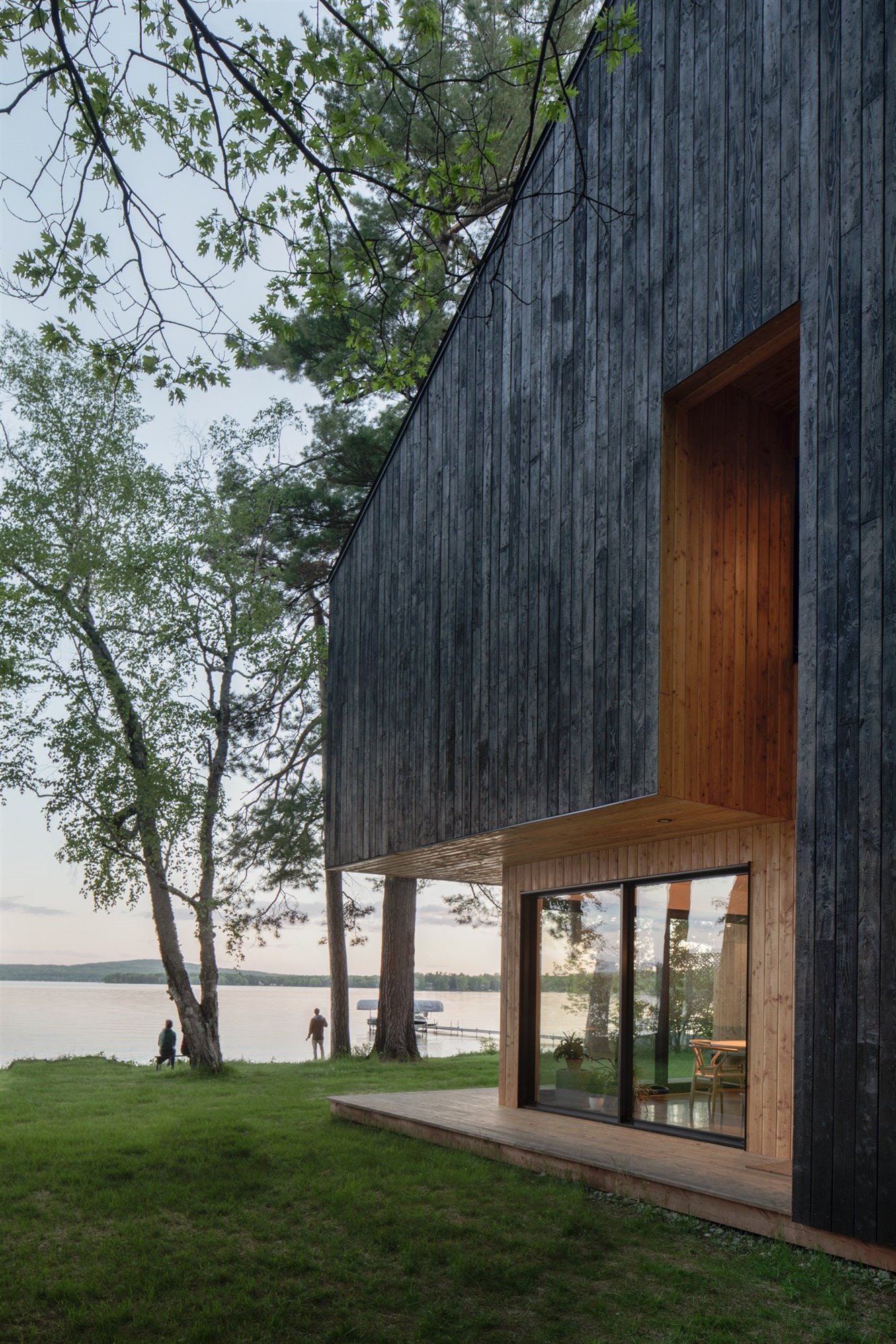 fachada con listones de madera en la cabaña