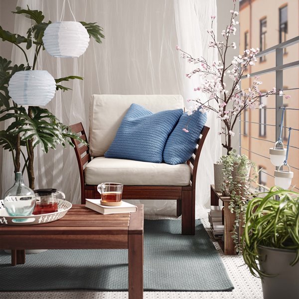 Las mesas y sillas de Ikea perfectas para balcones y terrazas pequeñas