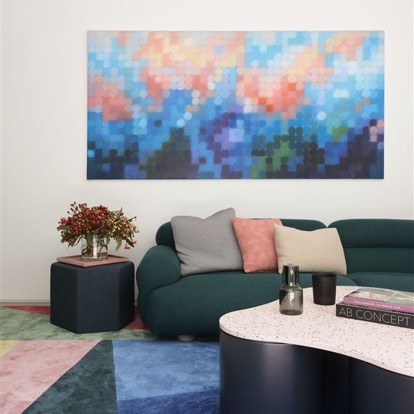 Casa moderna en Australia con fachada blanca salon con sofa verde