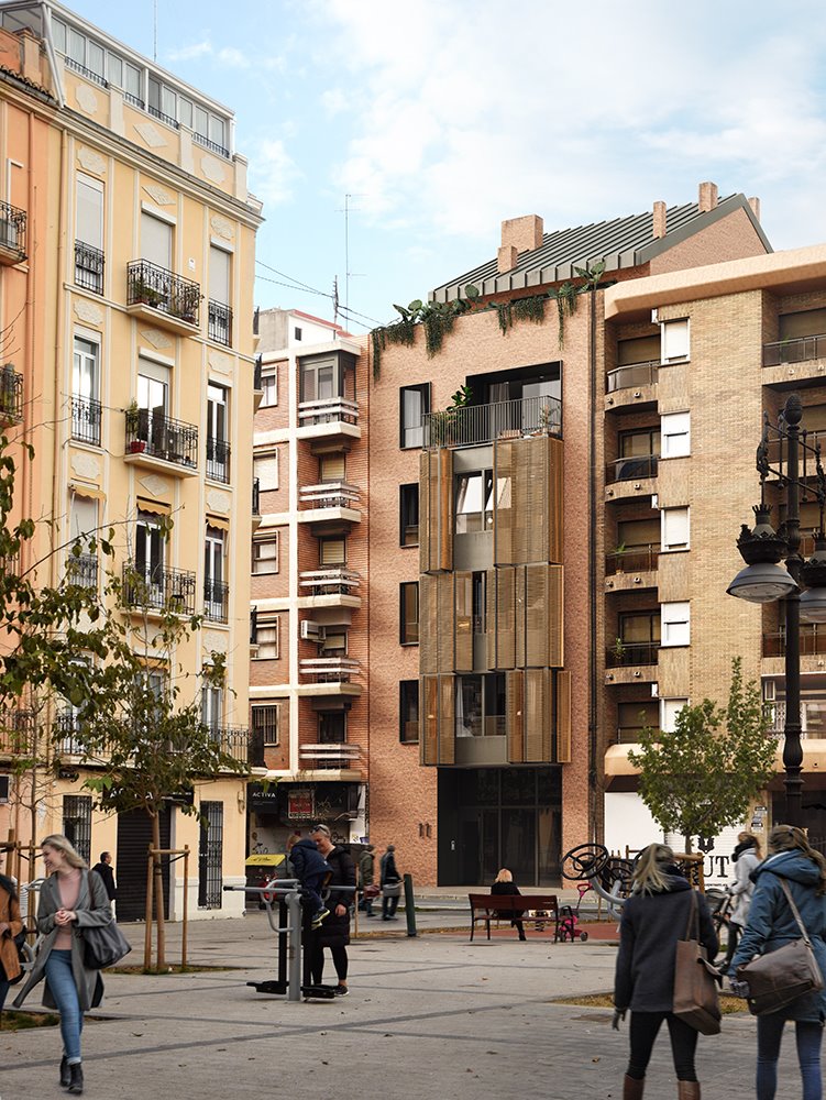 El proyecto Rojas Clemente, en el barrio de Botánico de la capital valenciana, comprende cinco viviendas de entre 130 y 150 metros cuadrados, con un ahorro del 48% en las emisiones de CO2.