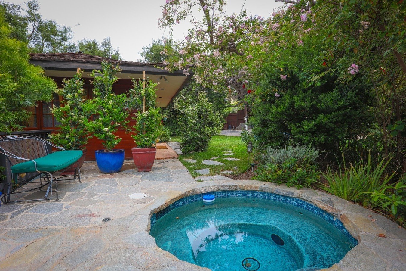 Casa del actor Bradley Cooper piscina redonda
