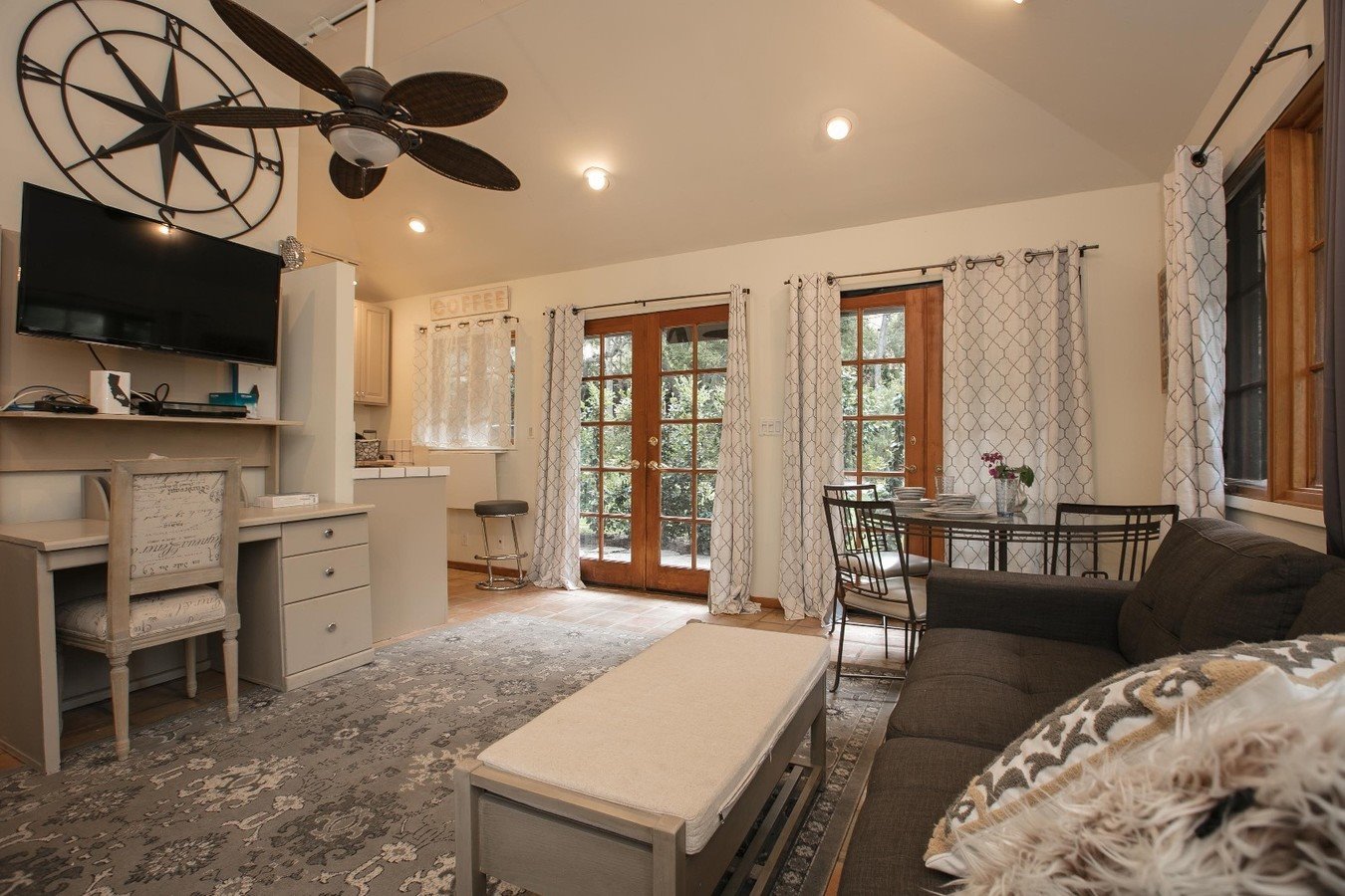 Casa del actor Bradley Cooper salon comedor