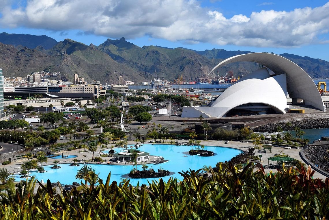 Piscinas de El Parque Marítimo de Santa Cruz de Tenerife de cesar manrique. César Manrique, en Tenerife