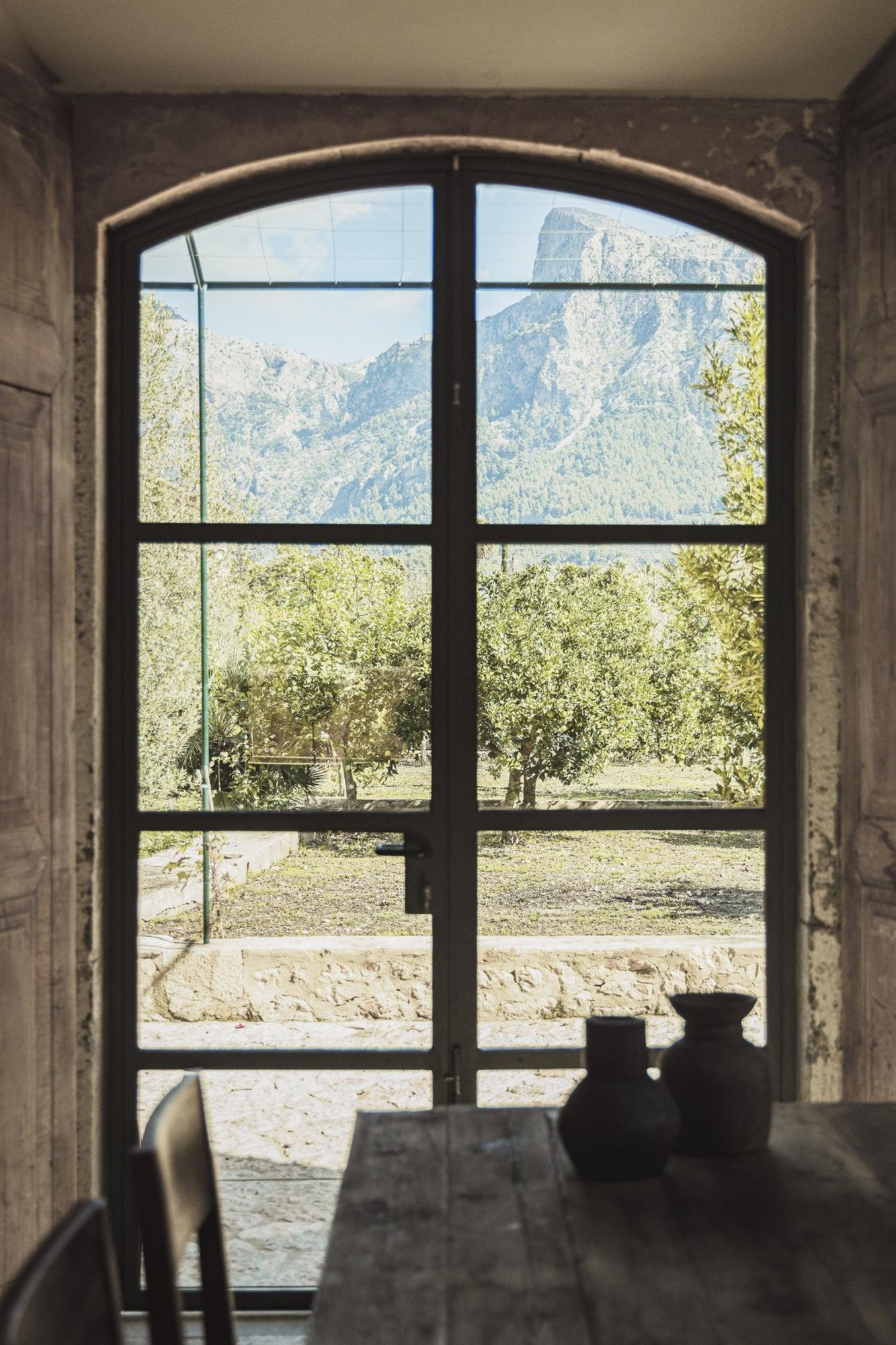 Casa de campo moderna en Soller Mallorca comedor con ventana