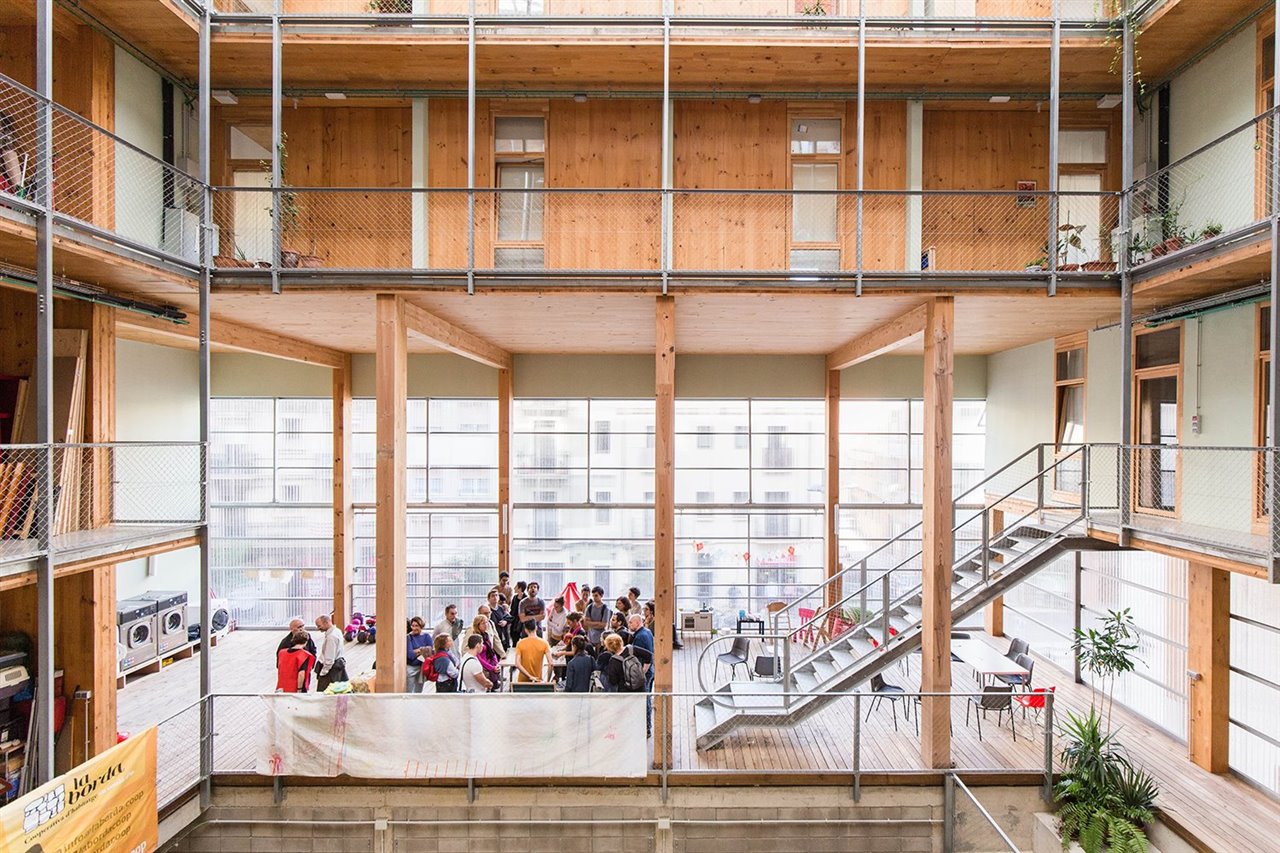 Cohousing La Borda en Barcelona, del estudio Lacol.