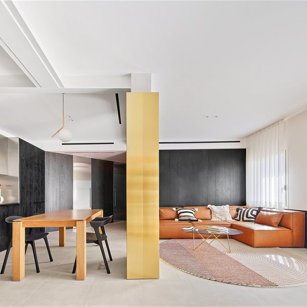 Piso moderno reformado en Barcelona con mucha luz salon comedor cocina