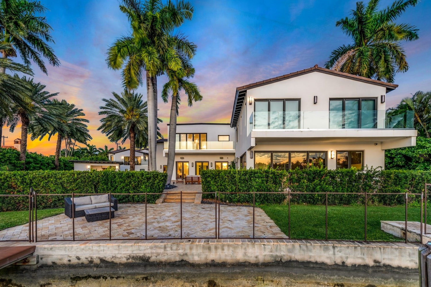 Casa Jennifer Lopez y Ben Affleck en Miami jardín con acceso a embarcadero