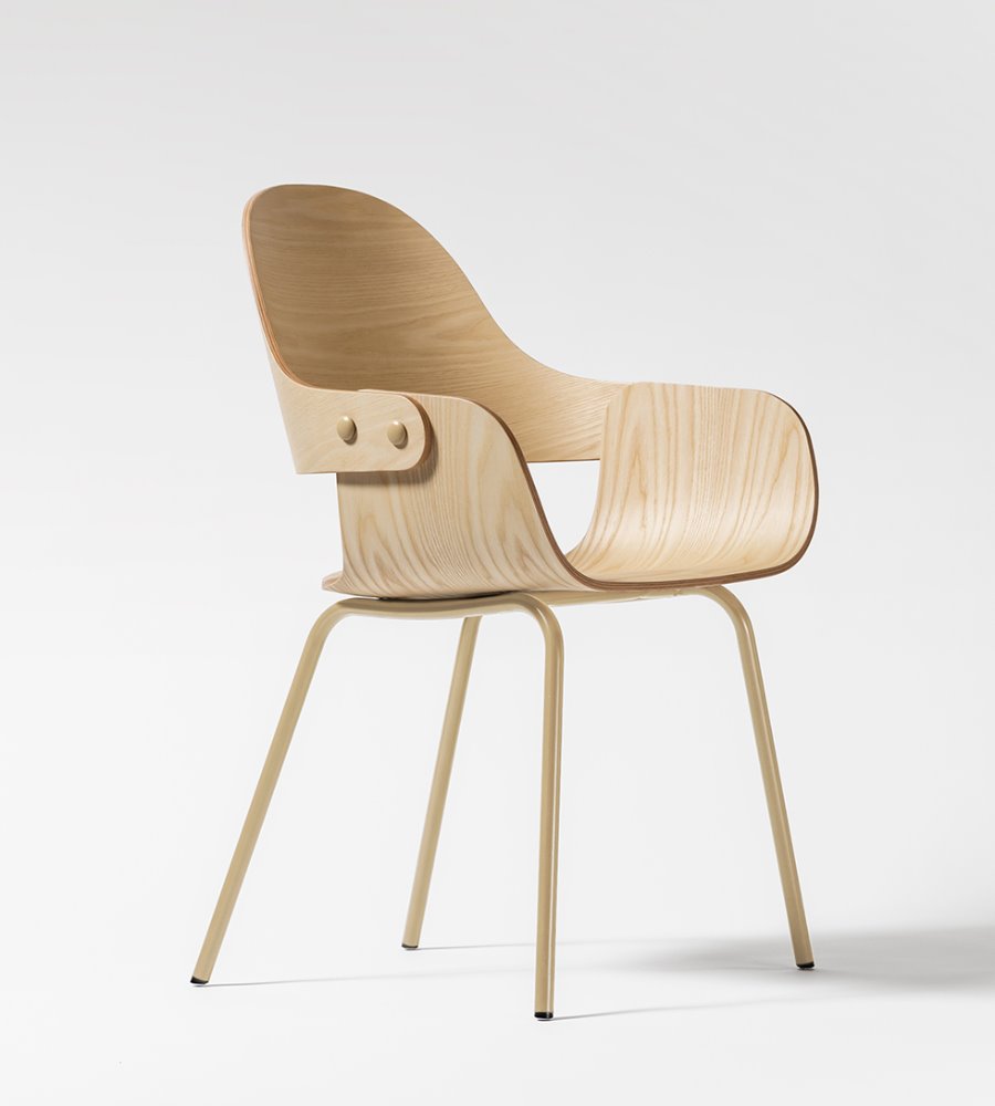 Más ligera y funcional, así es la nueva silla Showtime, con estructura de cuatro patas metálicas. 