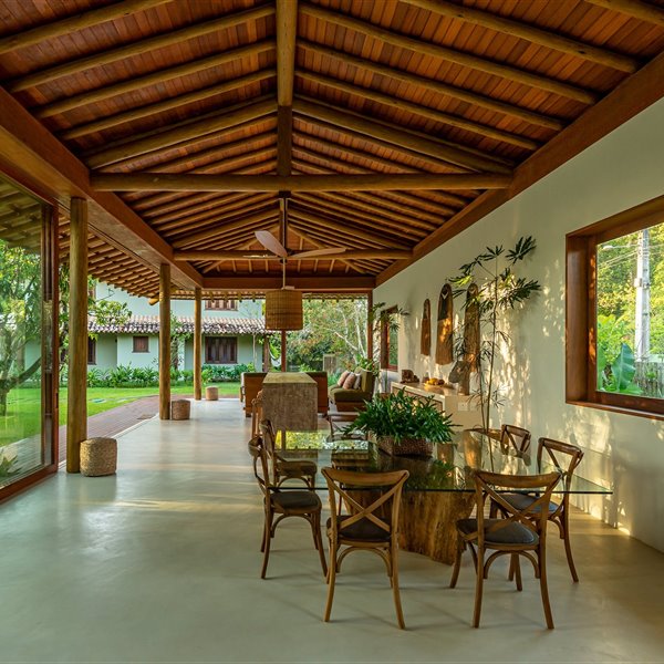 En el pueblo más chic de Brasil se encuentra esta casa con guiños a la artesanía local 