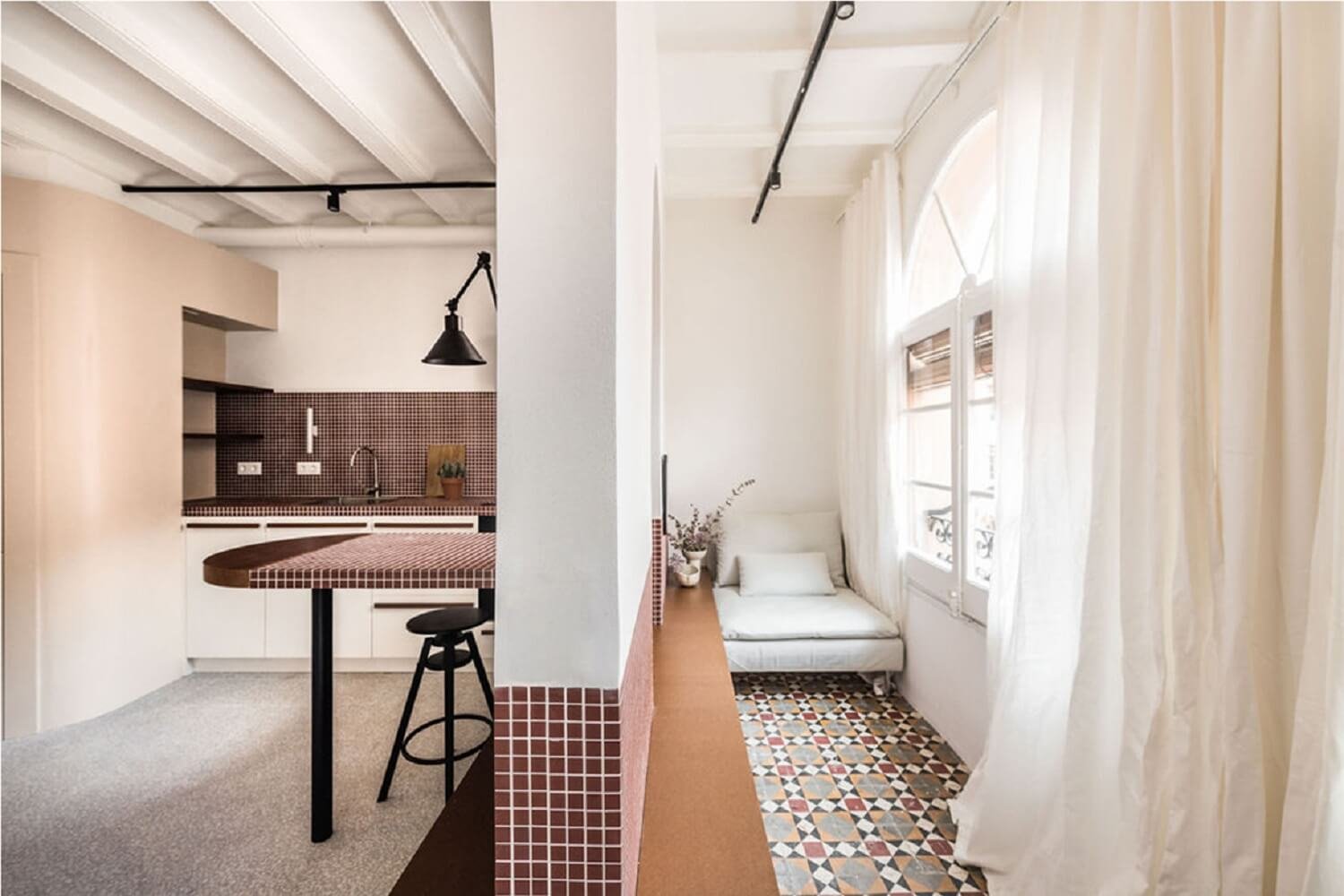 Separación entre la cocina de la zona principal y la zona multifuncional