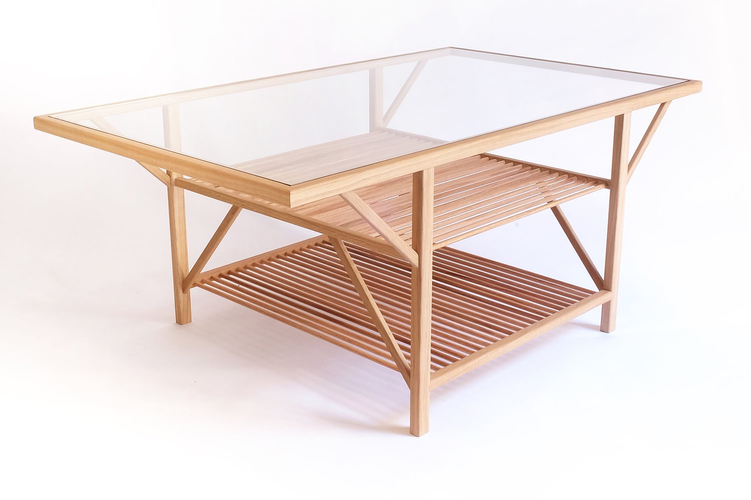 mesa de centro de madera de pino y cristal by Monolito. Monolito - Mesa madera cristal Book