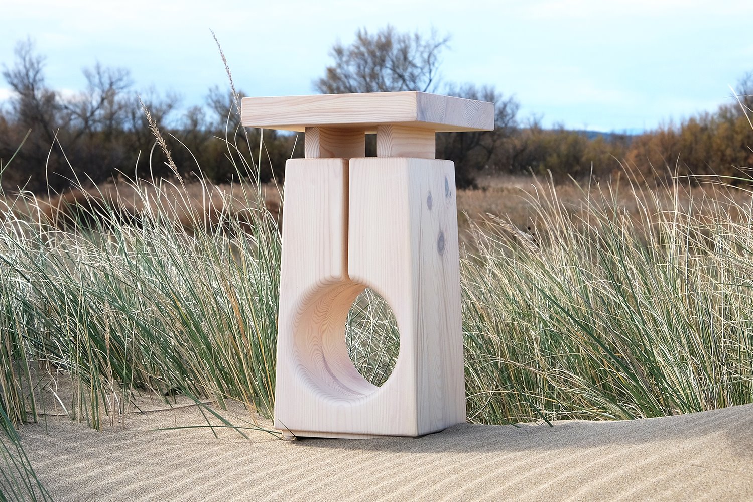 Mesa auxiliar de madera maziza o taburete Tótem by Monolito. Tótem - Mes auxiliar - taburete - madera- monolito