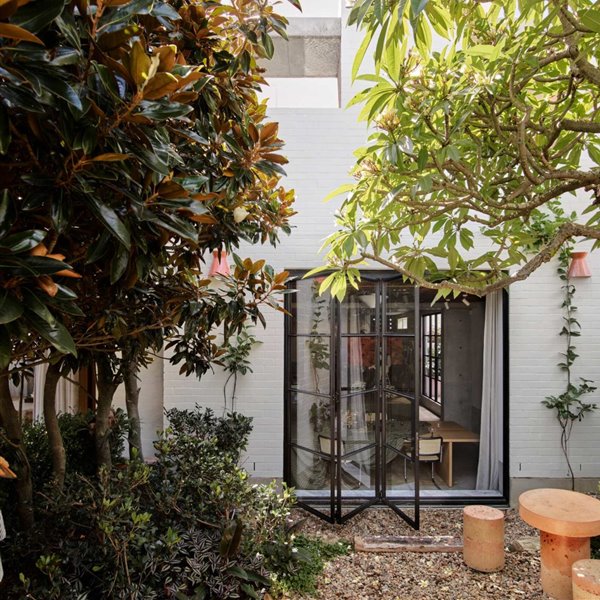 Alexander House terraza patio arboles
