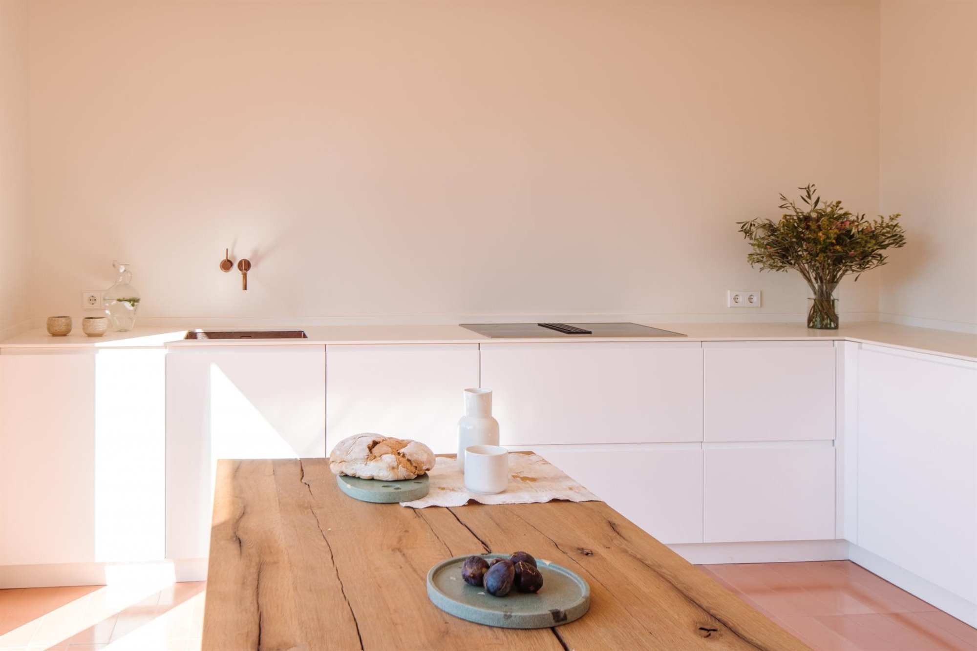 casa en Mallorca cocina mesa madera