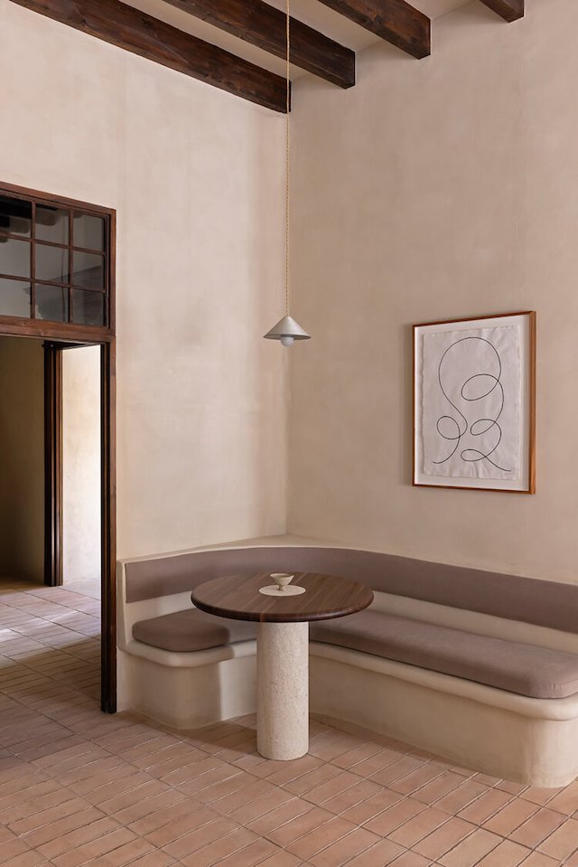 casa en Mallorca banco mesa