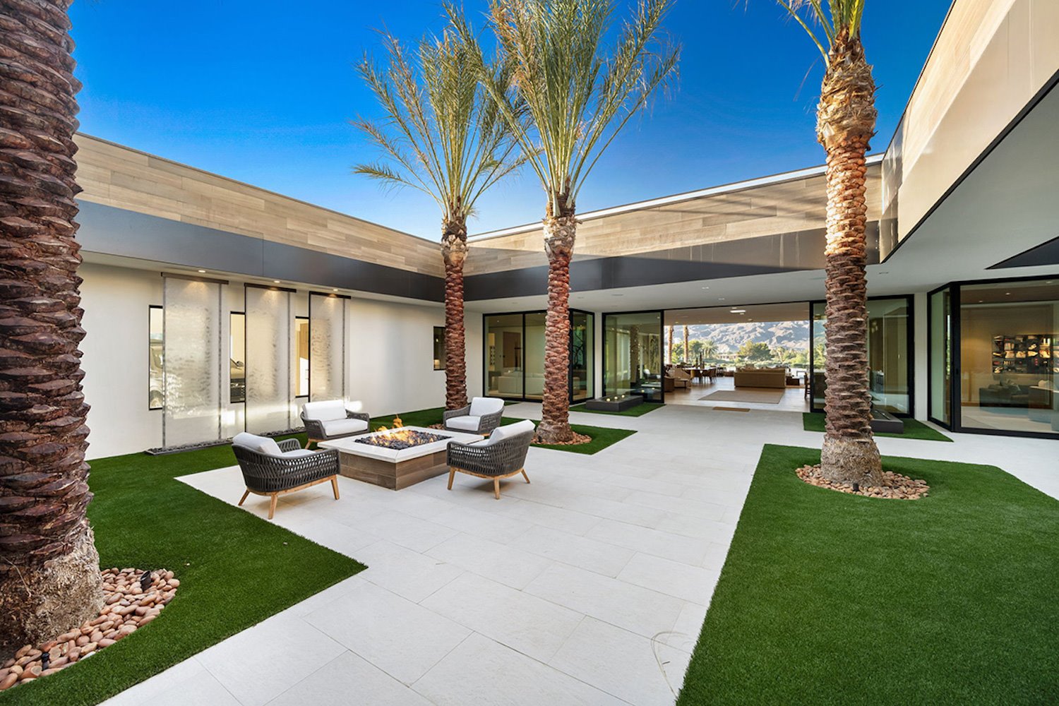 Kourtney Kardashian La Quinta Madison Club exterior