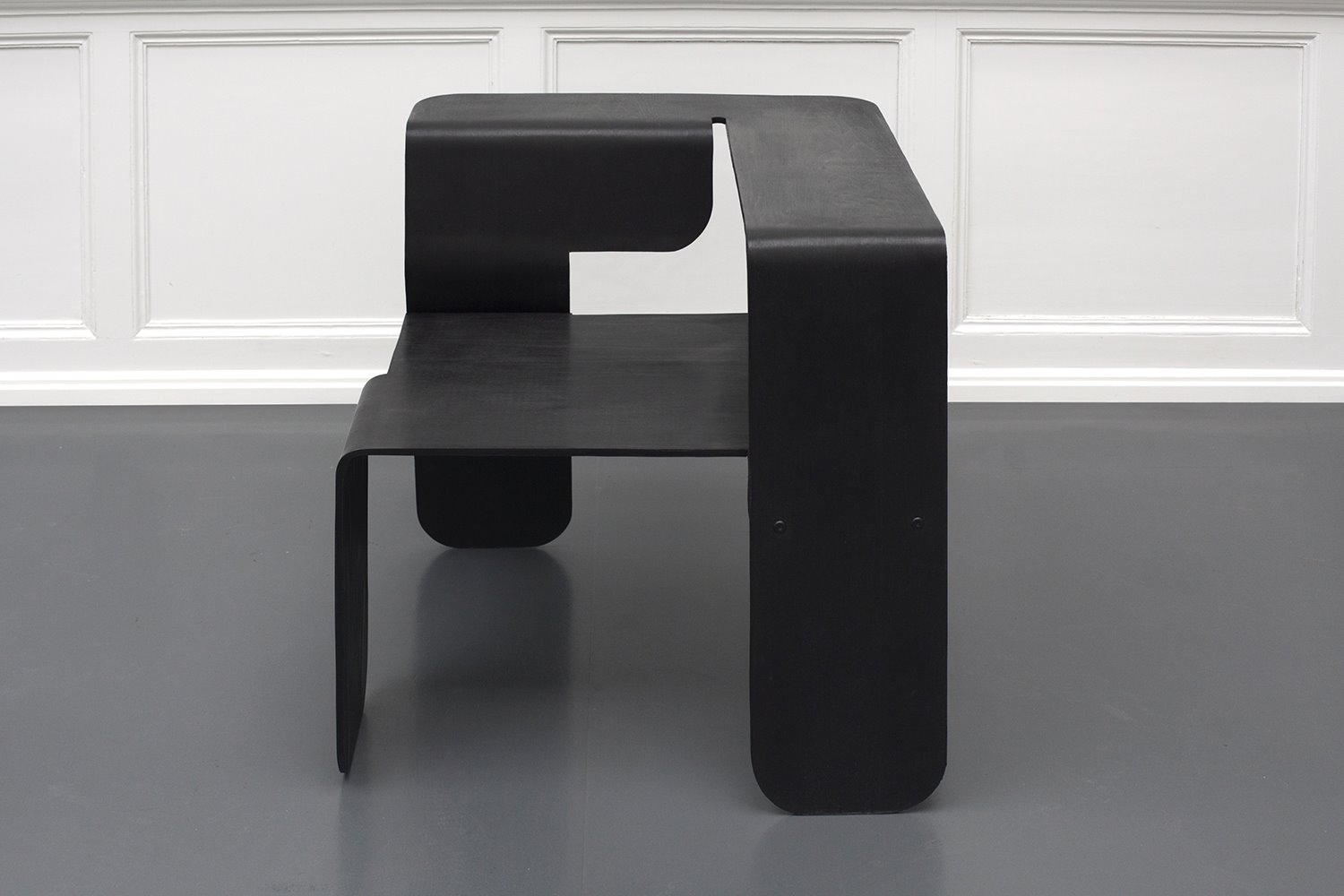 Silla minimalista Lisa Ertel Anne Sophie Oberkrome Neil exposición mujeres diseñadoras Vitra. VDM-Spot-On-Lisa-Ertel-Anne-Sophie-Oberkrome-Neil-2018