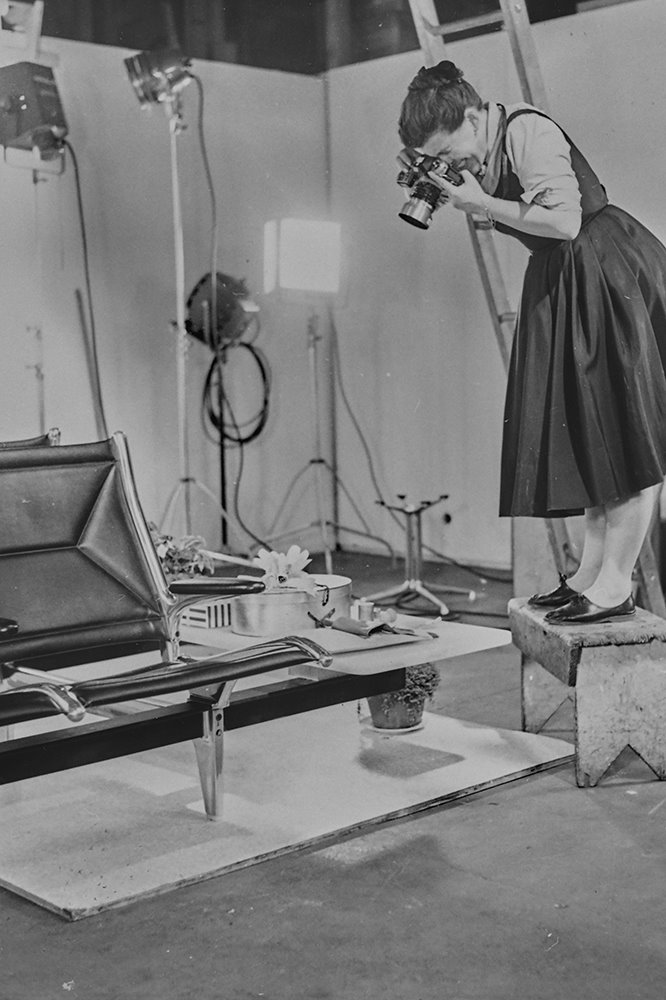 Ray Eames exposición mujeres diseñadoras Vitra. VDM-Spot-On-Ray-Eames-1962