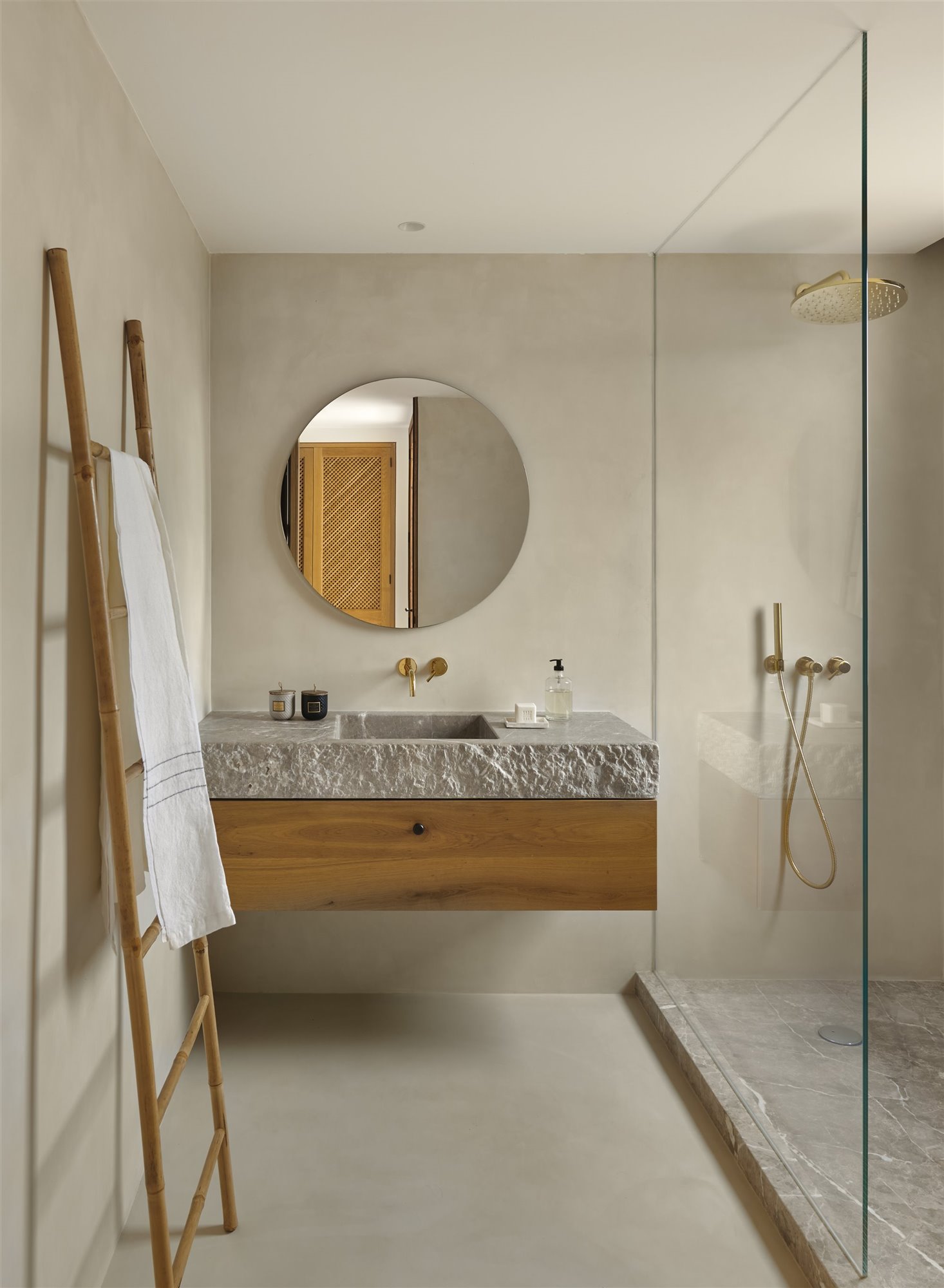 Casa en el campo de Mallorca con muros de piedra baño