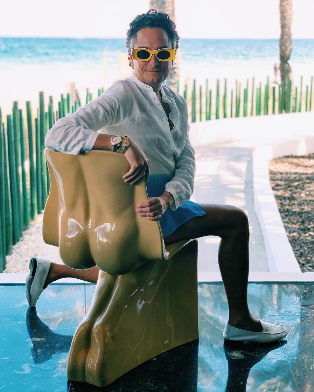 Foto del instagram del estilista Josie silla moderna