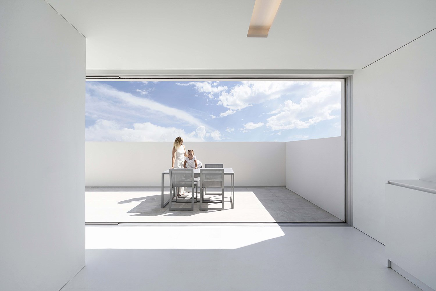 FRAN SILVESTRE ARQUITECTOS ÀTIC BLANC IMAGES vista terraza desde dentro