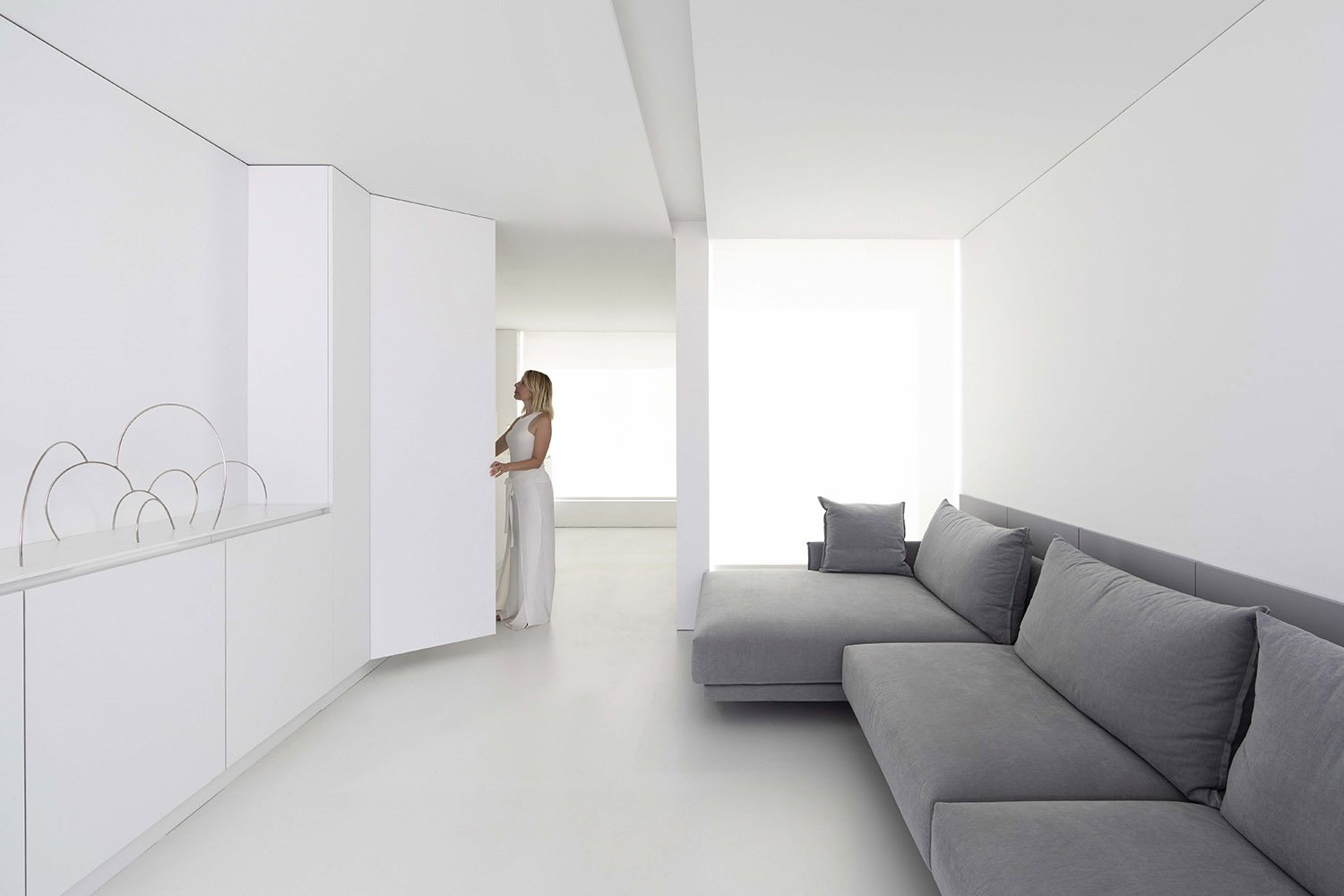 FRAN SILVESTRE ARQUITECTOS ÀTIC BLANC salón con sofá