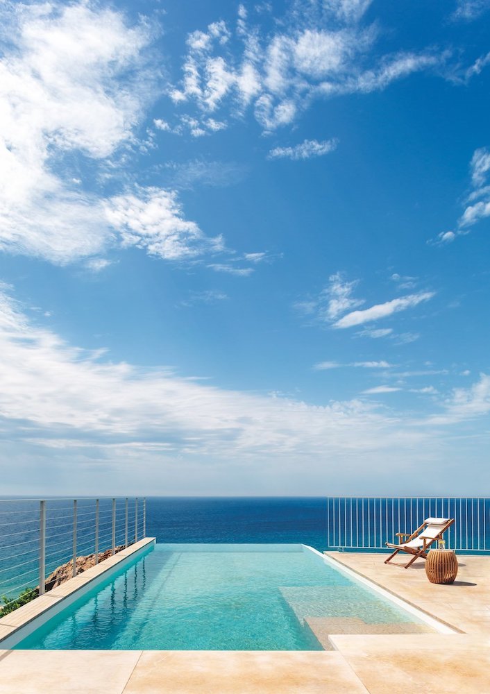 piscina-con-vistas-al-mar 09e7d83b 1000x1416