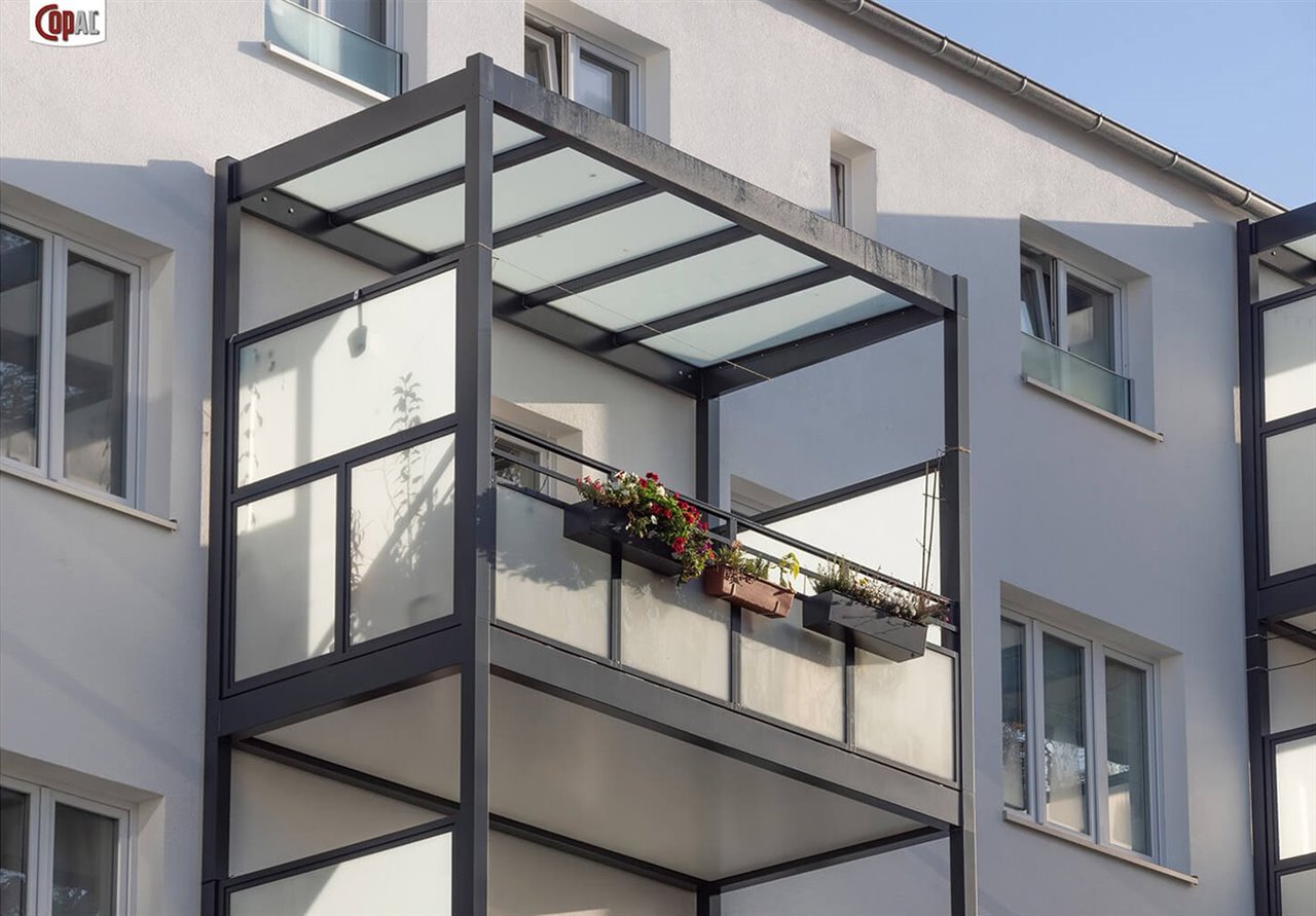 Las terrazas prefabricadas Copal se añaden en bloque al exterior del edificio sin modificar su carga estructural.