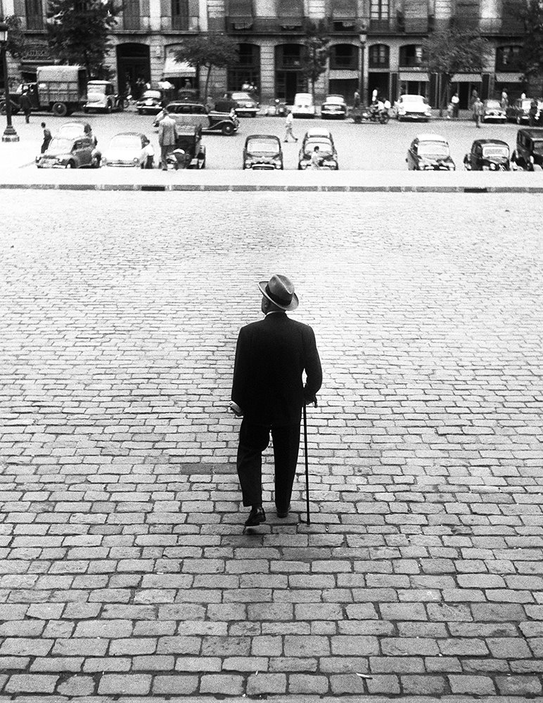 Un señor de Barcelona. 1960. Leopoldo Pomés. PhotoEspaña 2021