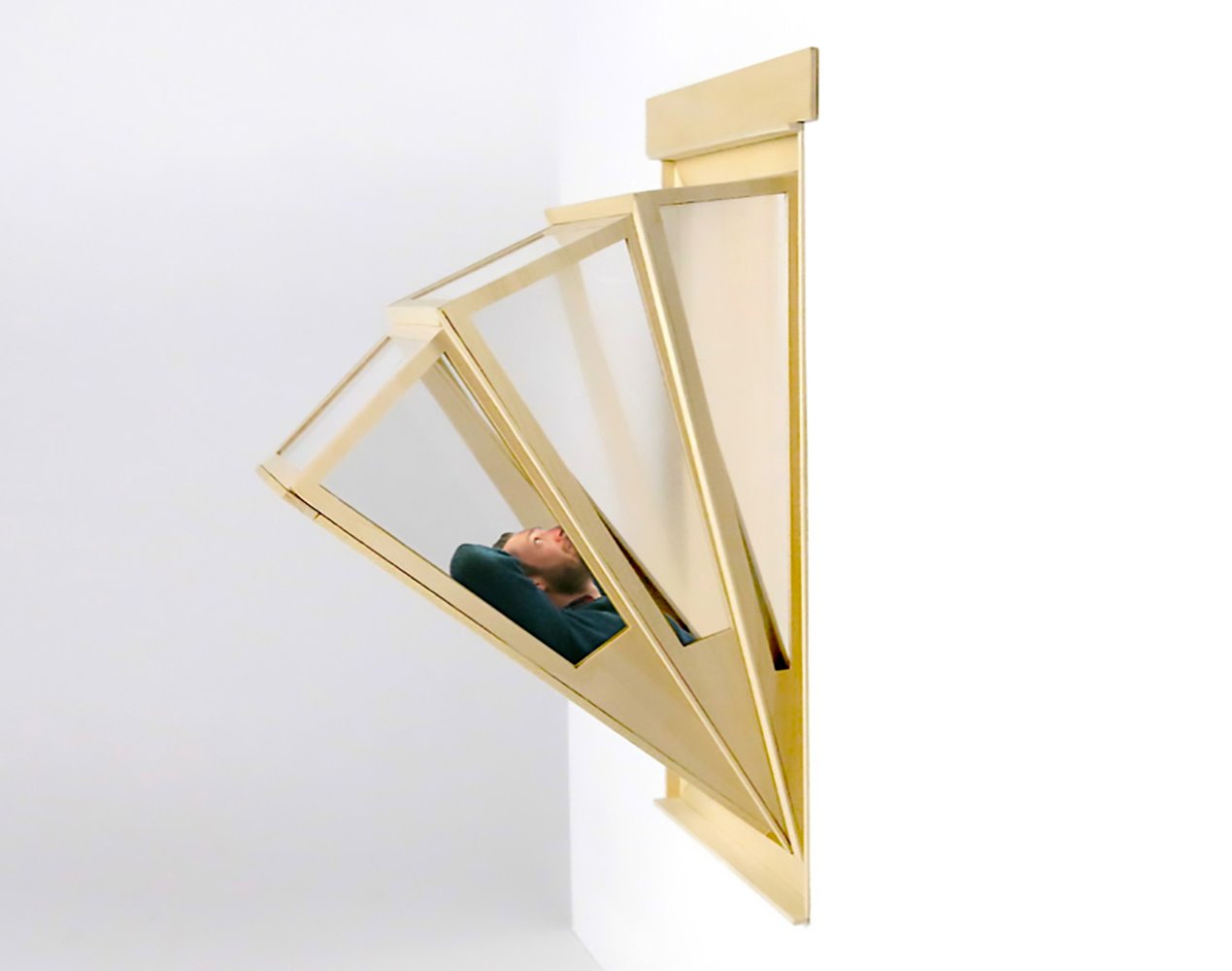 La ventana MoreSky, de Aldana Ferrer García, se despliega hacia afuera para ofrecer un relajante rincón en contacto con las vistas, la luz natural y el aire libre.