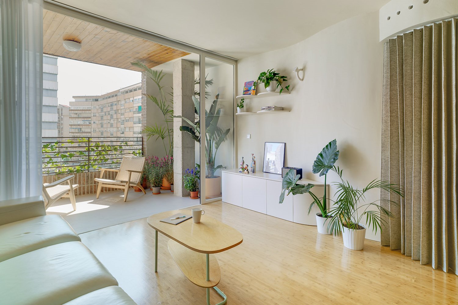 casa mo laura ortín salón terraza