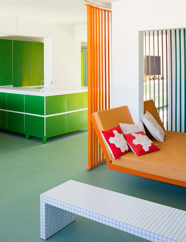 ¿El color da la felicidad? La diseñadora Matali Crasset lo demuestra en su propia casa 