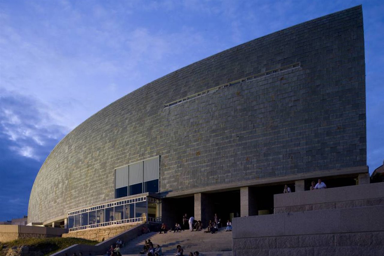 Domus: La Casa del Hombre, diseñado por Arata Isozaki en a Coruña