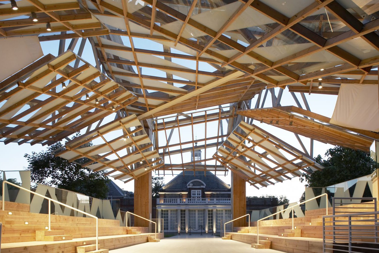 Frank Gehry construyó el Serpentine Pavilion de 2008