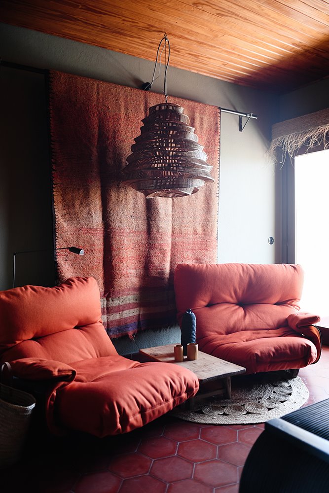 los enamorados hotel hippie ibiza butacas y tapiz