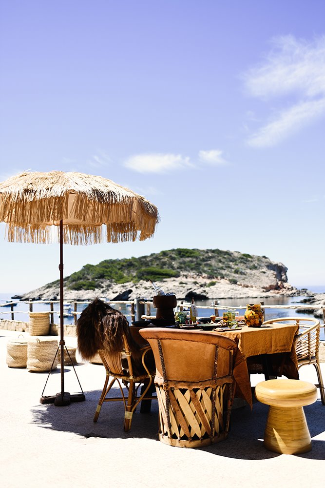 los enamorados hotel hippie ibiza terraza hippie al mar. los enamorados hotel hippie ibiza4