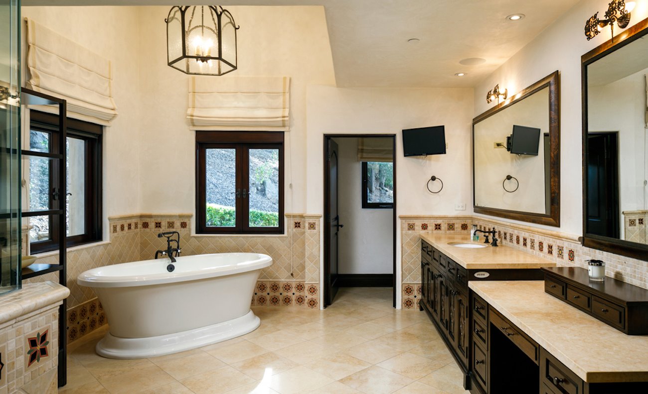 Casa cantante Halsey baño