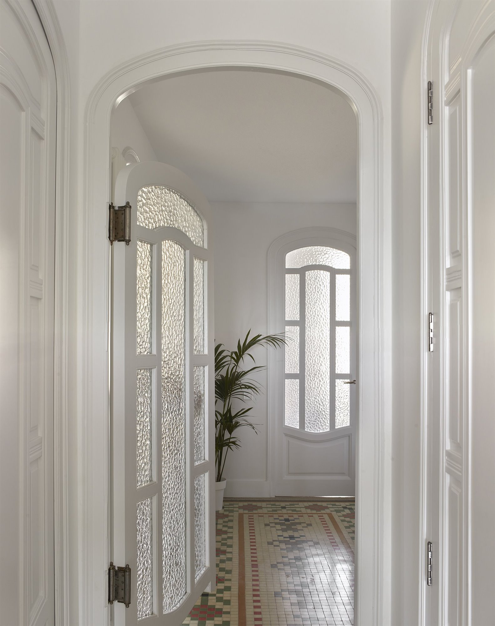 casa en valencia puertas blancas