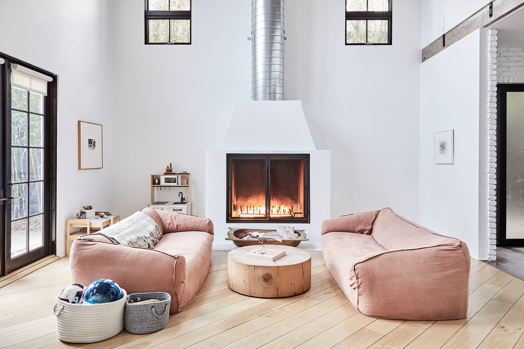 casa en Venecia salon con chimenea