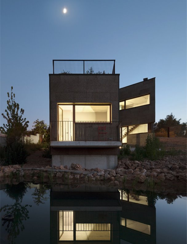 Una casa pasiva y bioclimática en medio del bosque en Barcelona