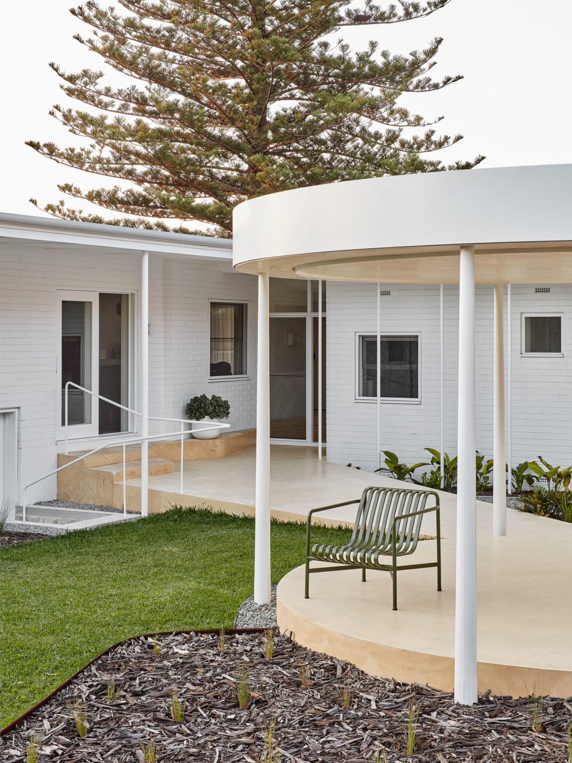 Dune-House-Perth-Mid-Century-entrada