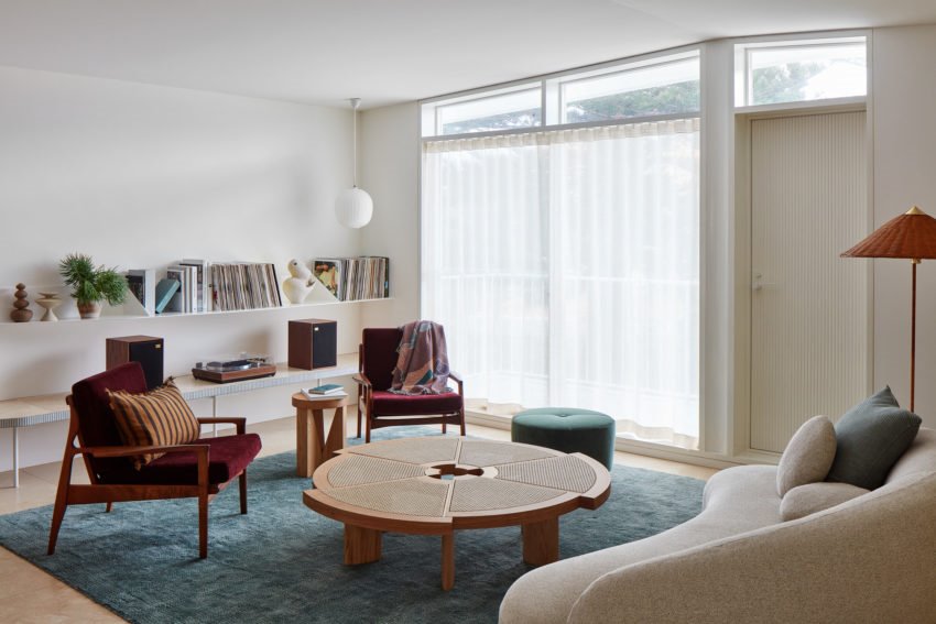 Dune-House-Perth-Mid-Century-salon mesa