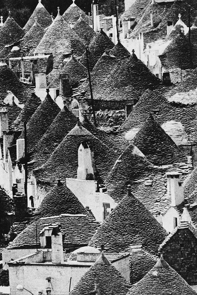 Edificaciones construidas en piedra con formas cónicas como tejado, llamadas Trulli, estas viviendas tienen una arquitectura única en el mundo.