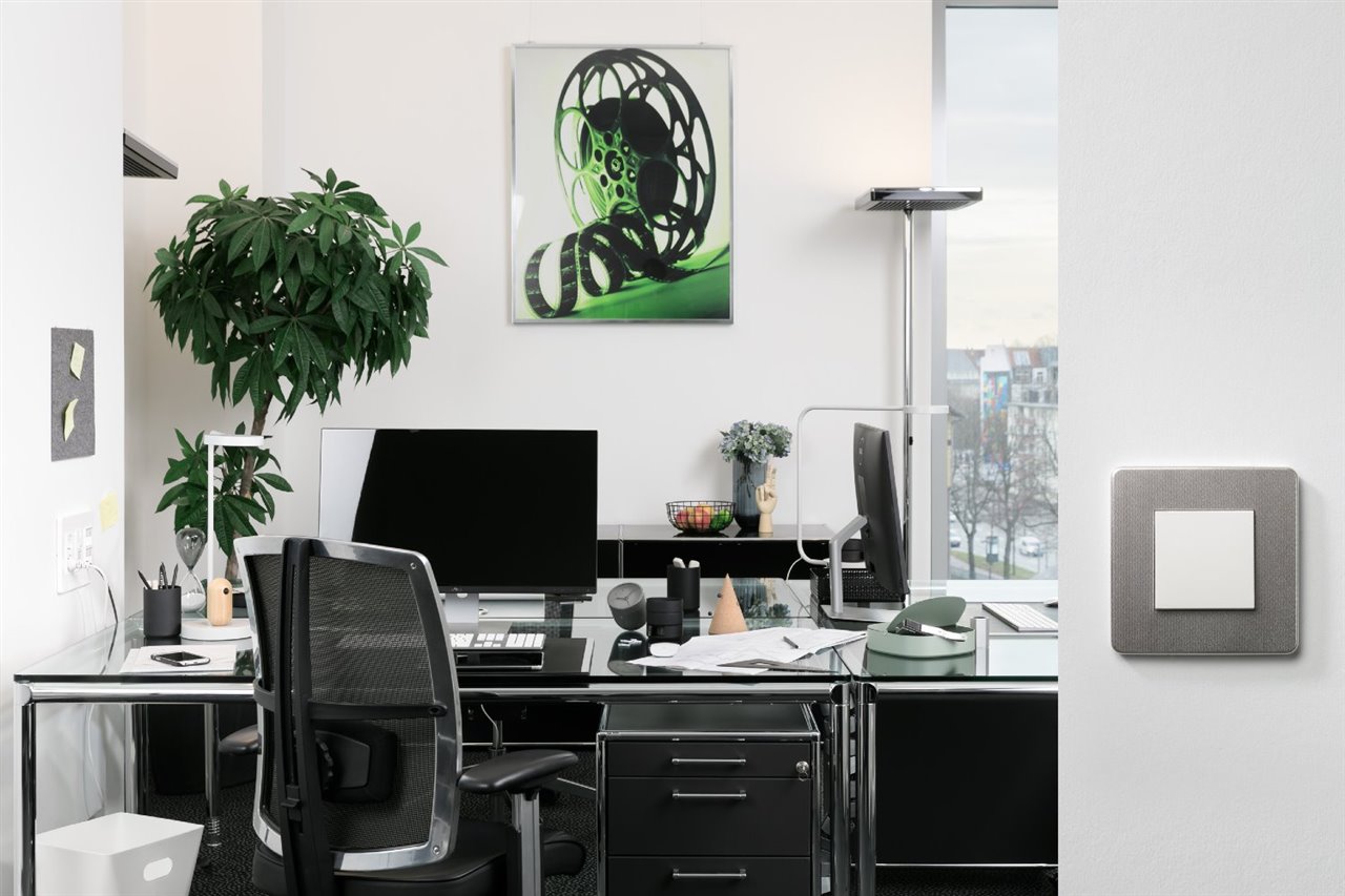New Unica Pure, de Schneider Electric, sobresale por sus líneas rectas y sus acabados naturales.
