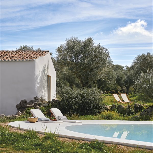 Copia la decoración rústica de estos jardines para el exterior de tu casa de campo