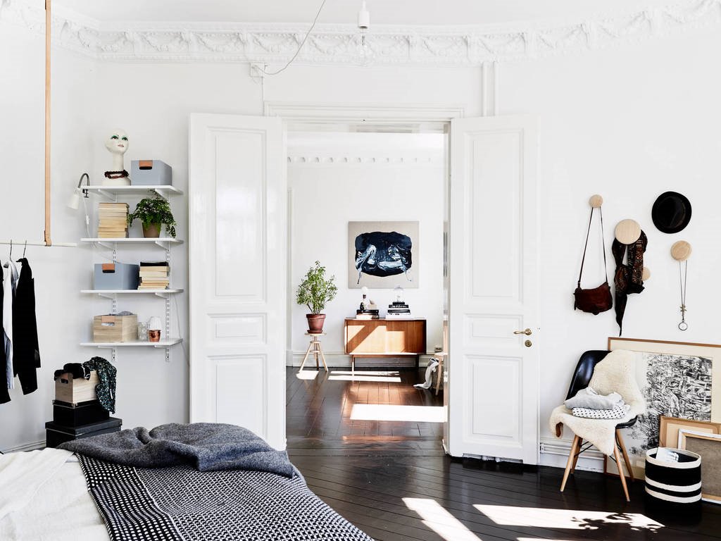 Las molduras se llevan de moda, pero no todo vale a la hora de integrarlas en la decoración de las habitaciones de tu casa, por eso es mejor que consultes con un profesional.