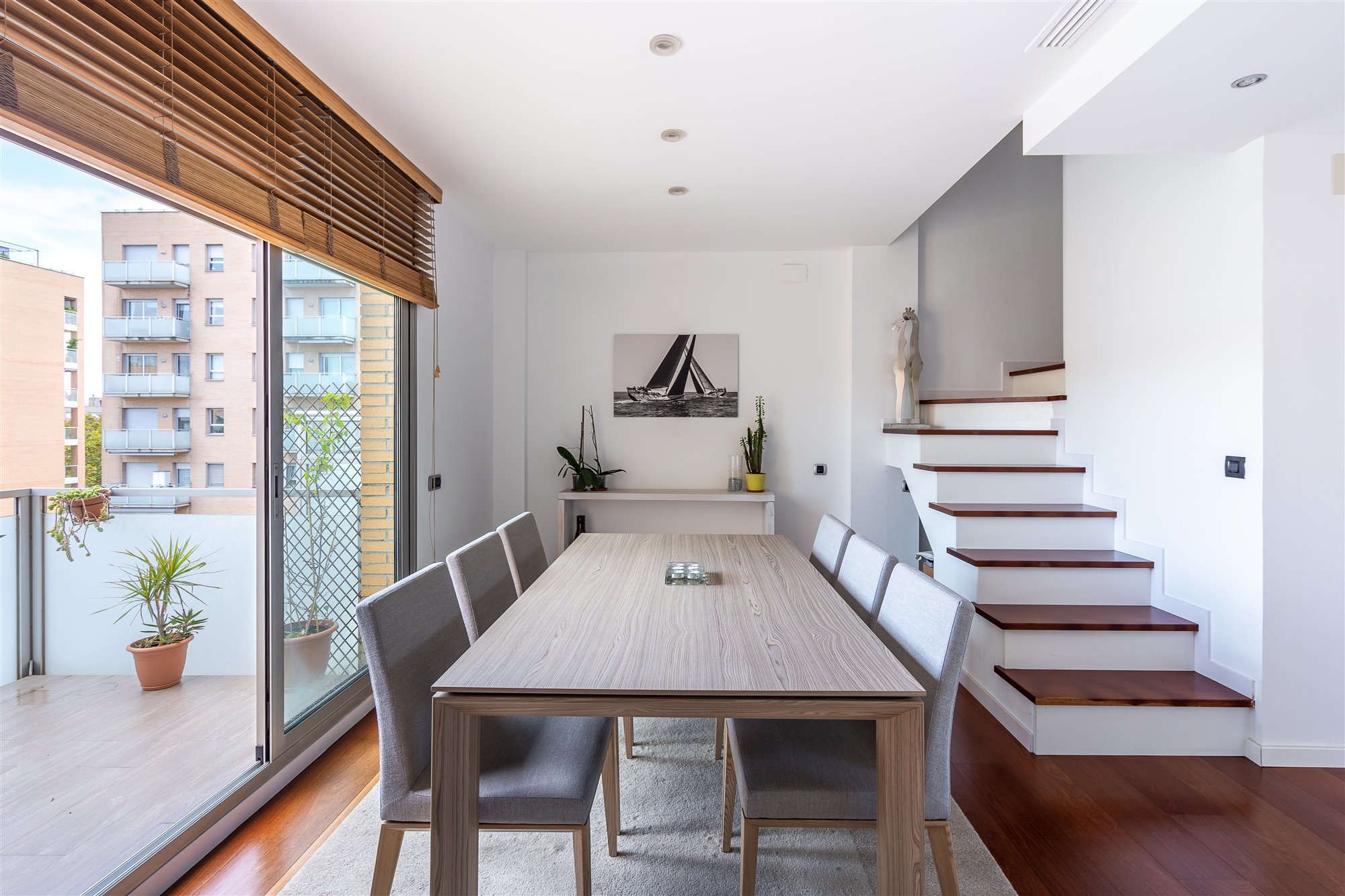 1 mesa y terraza casa barcelona