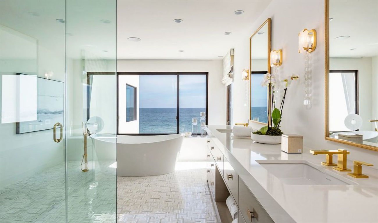Casa cantante Pink Malibu baño